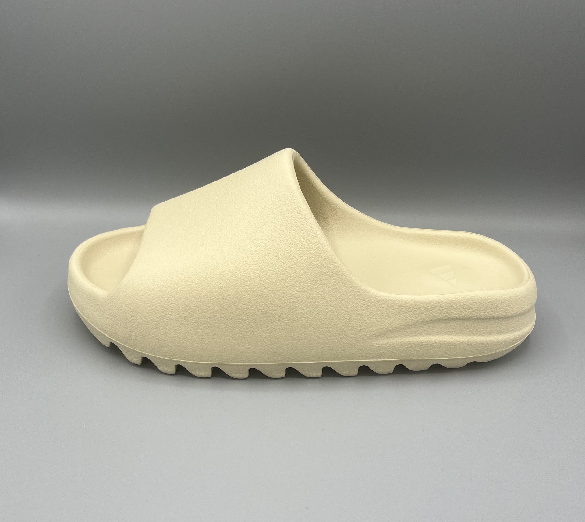 Yeezy Slide "Bone" - snkrs83