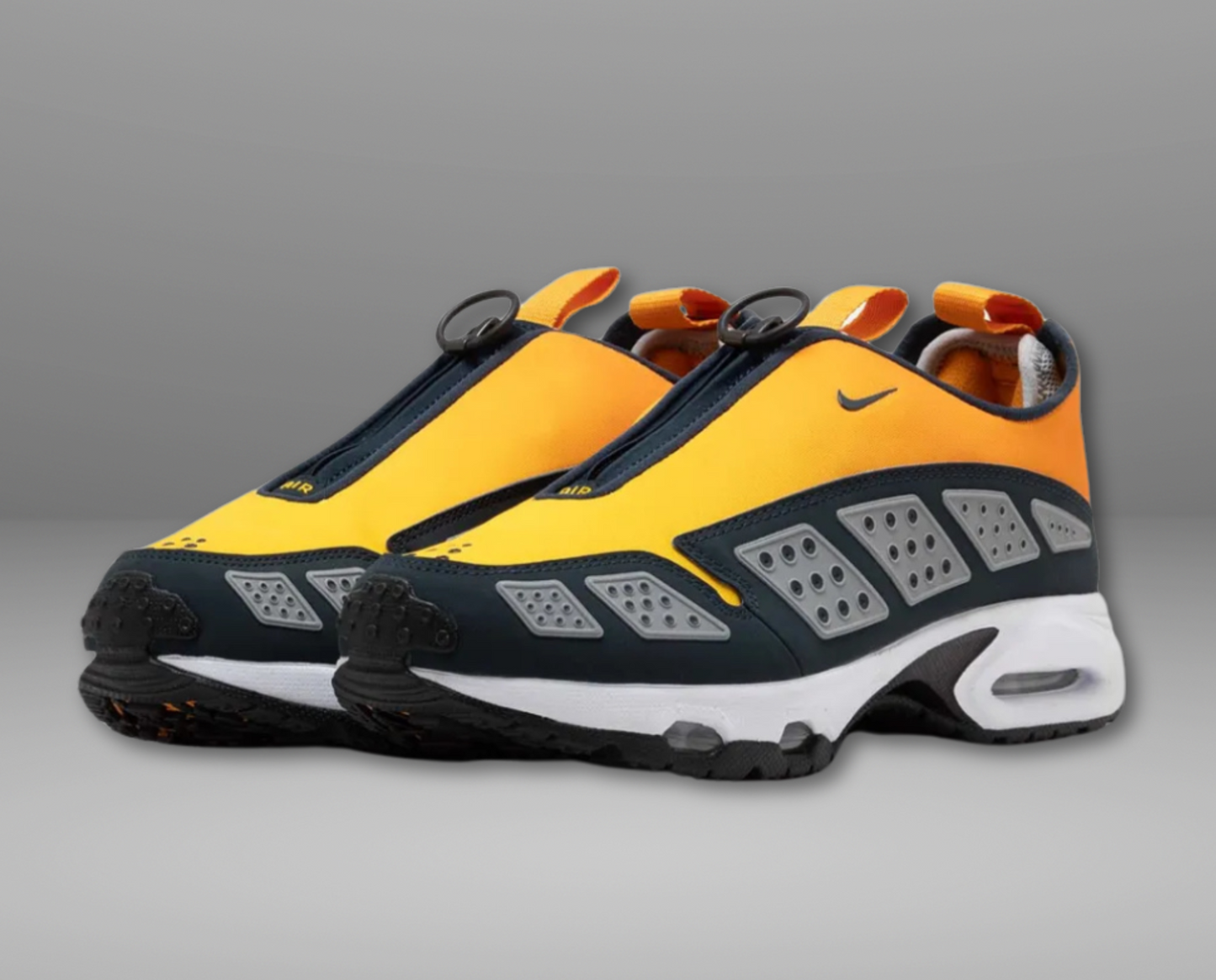 Air Max SNDR "Canyon Gold"