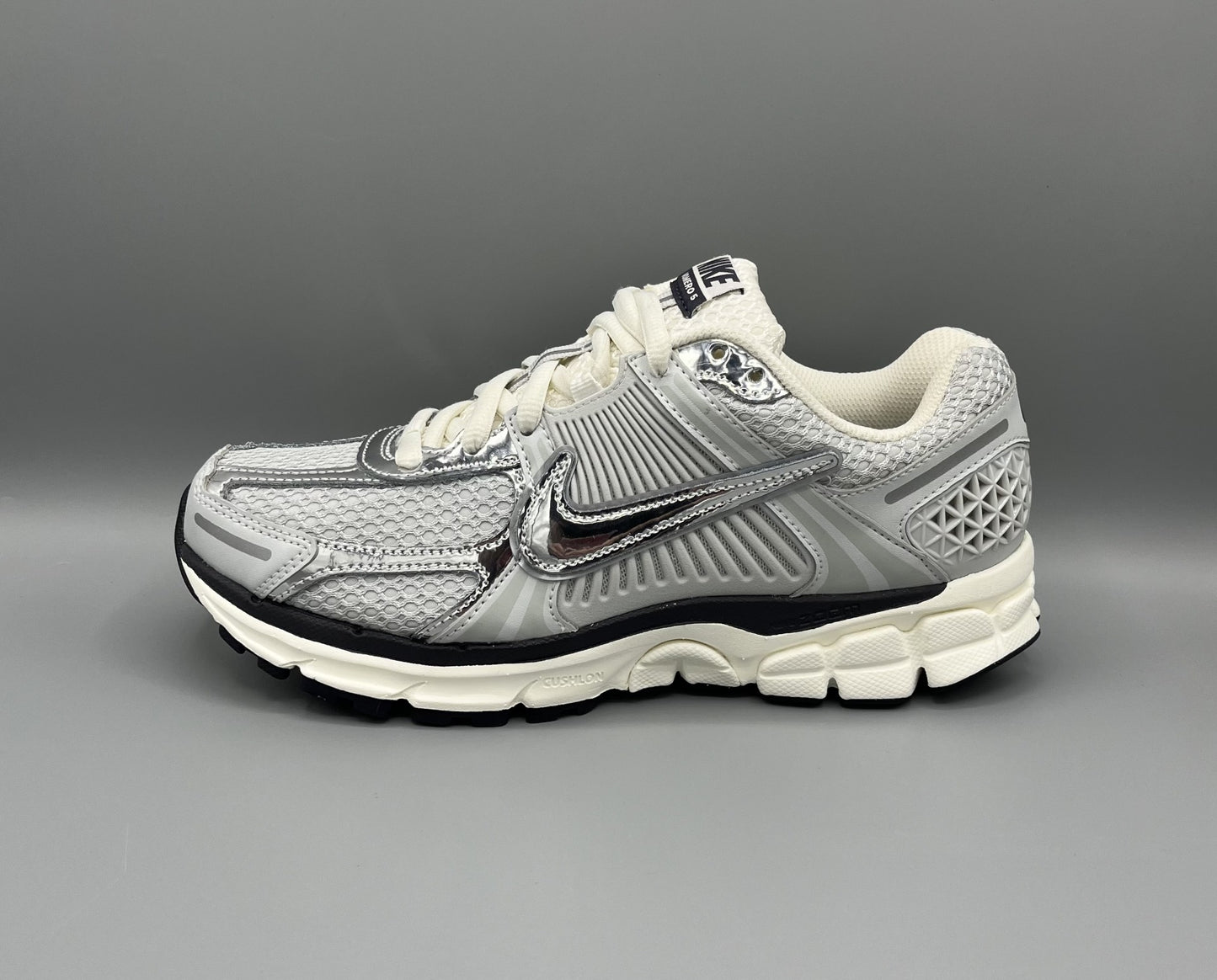 Zoom Vomero 5 "Photon Dust Metallic Silver"