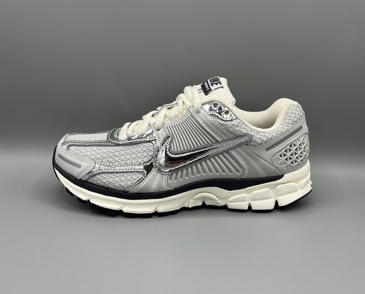 Zoom Vomero 5 "Photon Dust Metallic Silver"