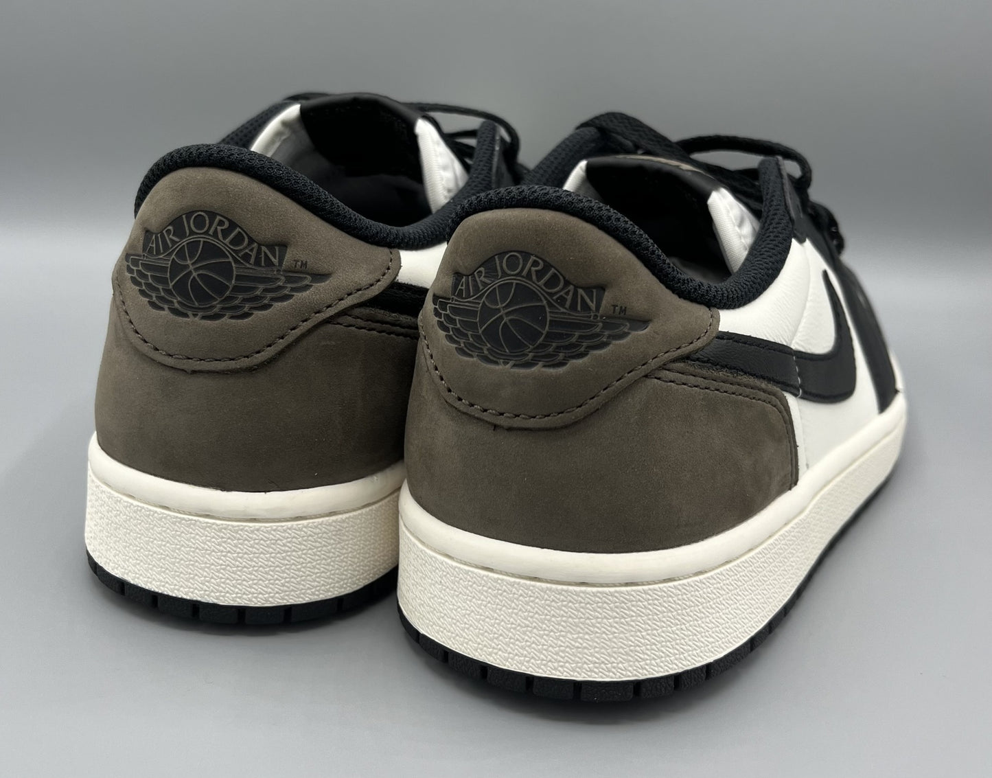 Air Jordan 1 Low Retro OG "Mocha"