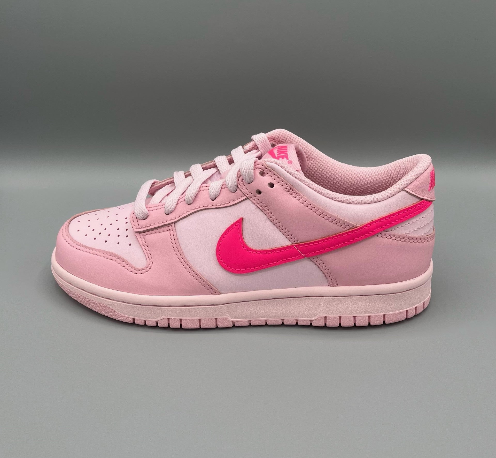 Dunk Low "Triple Pink" - snkrs83