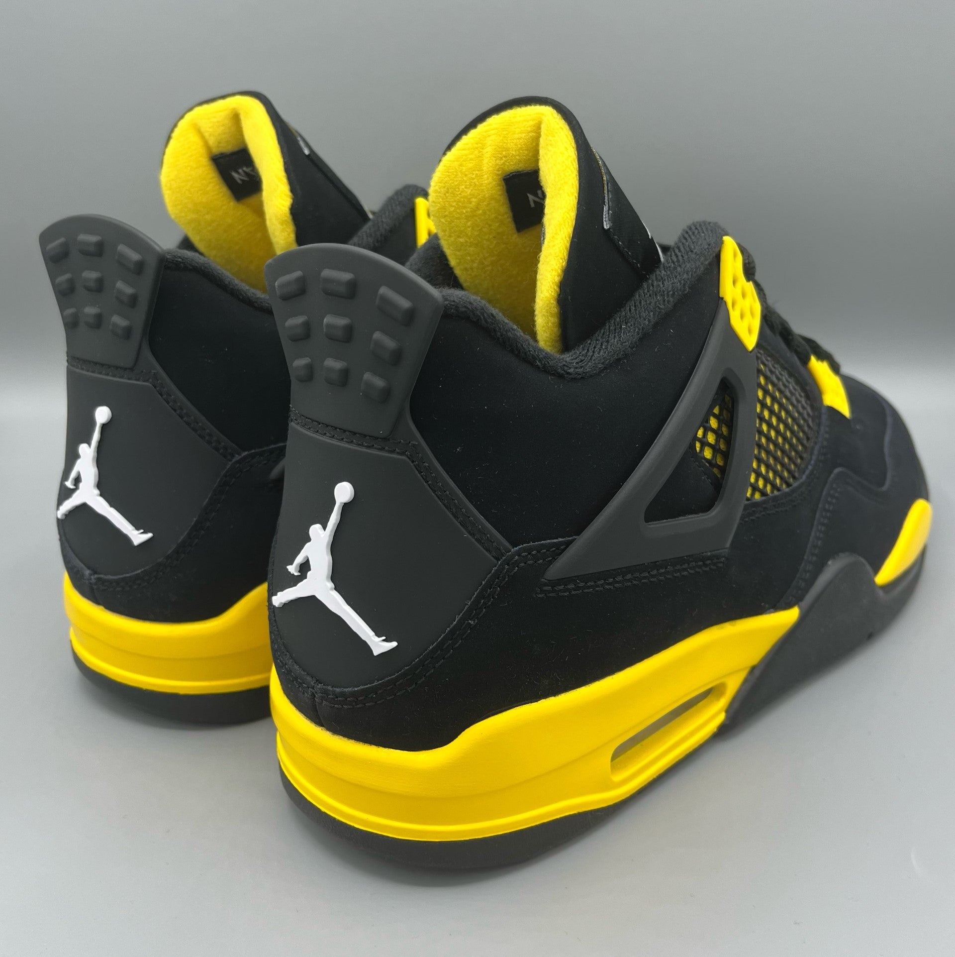 Air Jordan 4 Retro "Thunder" - snkrs83