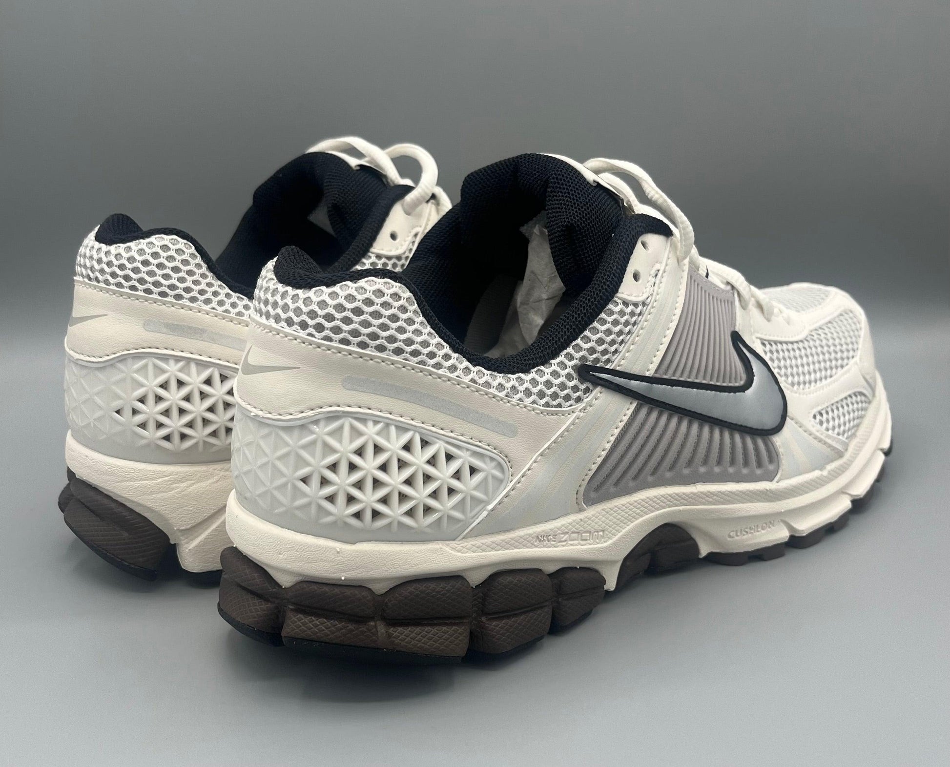 Zoom Vomero 5 "Phantom Light Iron Ore" - snkrs83