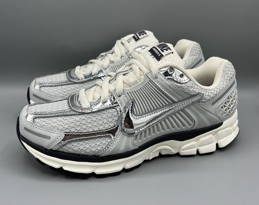 Zoom Vomero 5 "Photon Dust Metallic Silver"