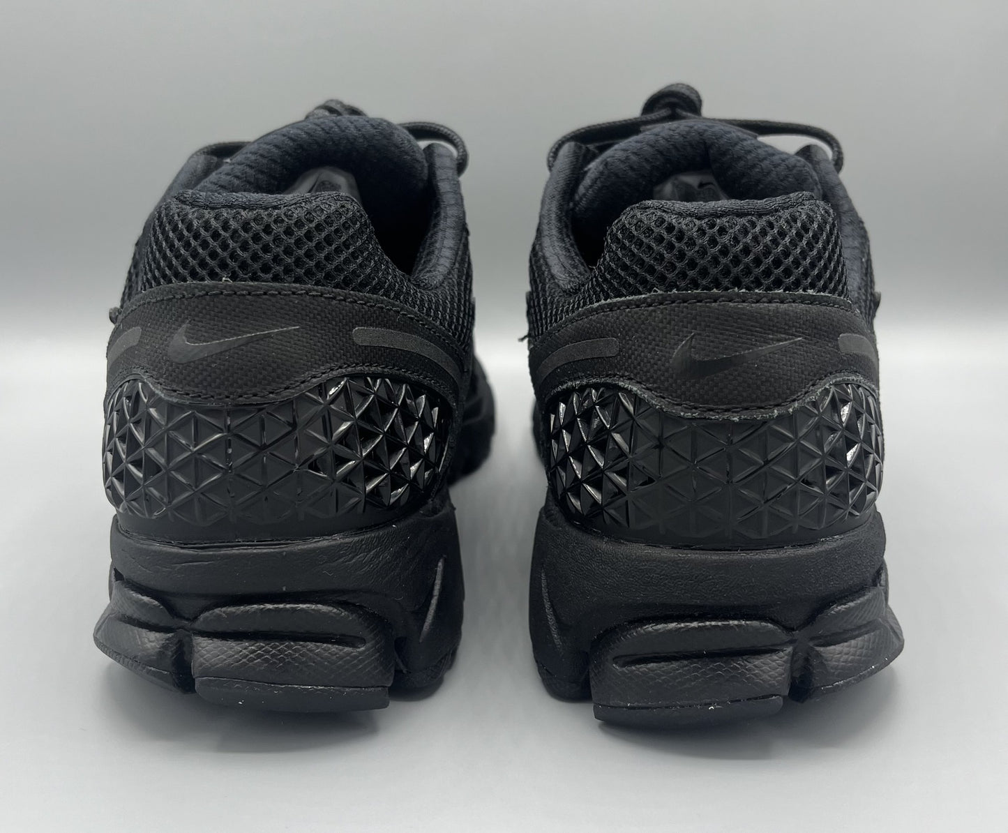 Zoom Vomero 5 "Triple Black"